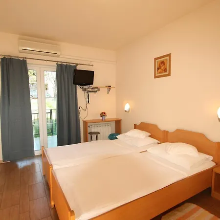 Cozy In City Entrance Guest house